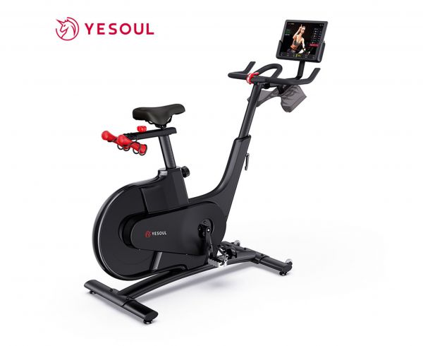Магнитный спин-байк YESOUL Smart Spinning bike V1 BLACK для домашних кардиотренировок с вертикальной посадкой, инерционным маховиком 14 кг, дисплеем 32 дюйма с поворотом на 360°, гантелями и нагрузкой до 130 кг